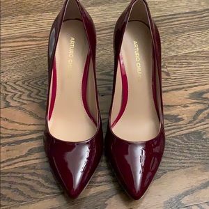 Gorgeous red/maroon patent leather heel